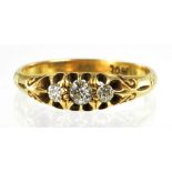 A DIAMOND THREE STONE RING IN GOLD MARKED 18CT, 3.2G,