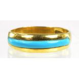 A TURQUOISE SET GOLD RING, 3.5G