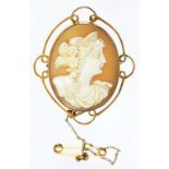A CAMEO BROOCH IN GOLD