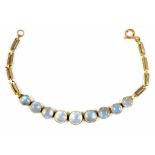 A MOONSTONE BRACELET IN GOLD, 6.5G