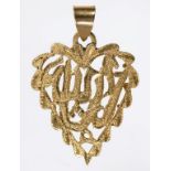 A MIDDLE EASTERN PIERCED GOLD PENDANT OF HEART SHAPE CONTROL MARK, 5.3G