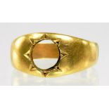 AN 18CT GOLD RING (FORMERLY) GEM SET, 5.6G