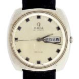 AN OMEGA STAINLESS STEEL SELF WINDING DEVILLE GENTLEMAN'S WRISTWATCH, DAY AND DATE