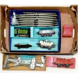 A HORNBY 'O' GAUGE NUMBER 201 TANK GOODS TRAIN SET COMPRISING LNER 0-4-0 CLOCKWORK LOCOMOTIVE,