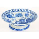 A BLUE PRINTED EARTHENWARE CURLING PALM PATTERN FOOTED OVAL DISH WITH PIERCED BORDER, 27.5CM W,