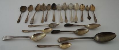 A quantity of silver spoons, some antique, 462 g (14.