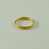 A 22 carat gold wedding ring, 4.