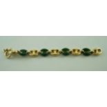 A green hardstone and gold link bracelet, stamped '750' and a GK monogram, 20 cm long 43.