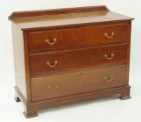 An Edwardian mahogany chest of three long drawers with brass handles and bracket feet, 79.