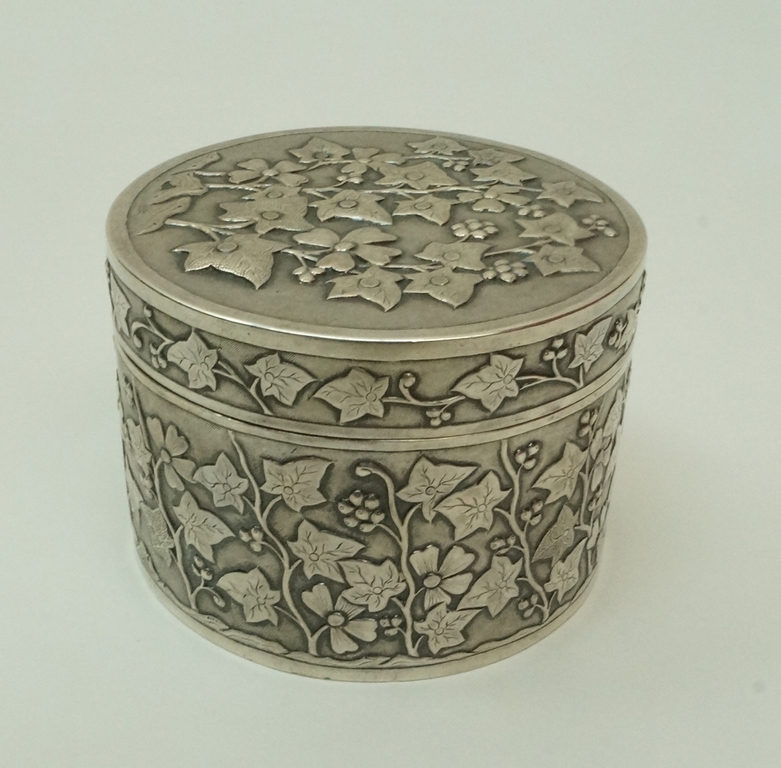 A Chinese export silver box and cover, by Wang Hing,