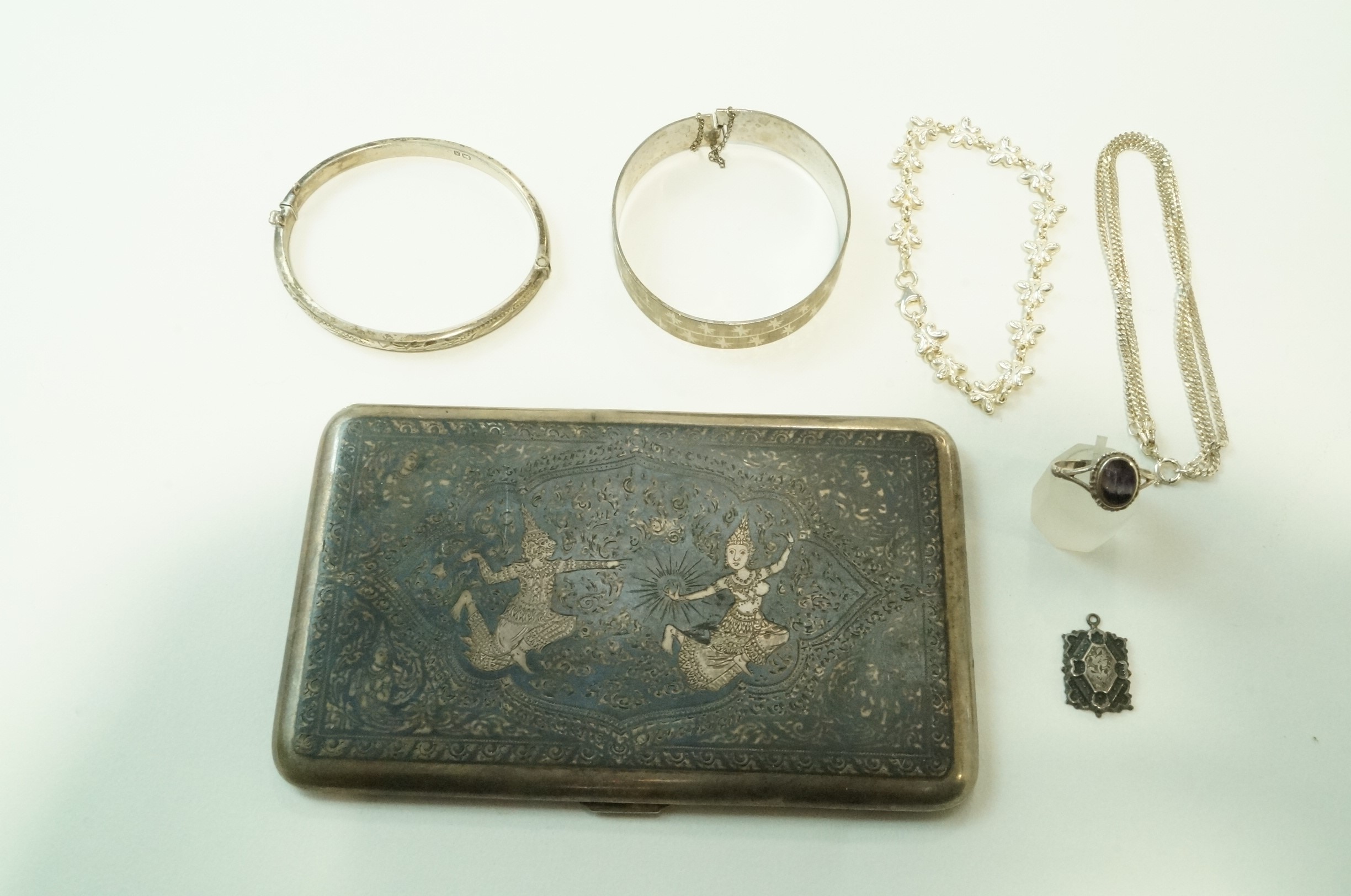 A collection of silver jewellery,