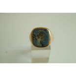 A 9 carat gold signet ring, crested to the onyx (cracked), finger size M,