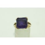 An amethyst single stone 9 carat gold ring, finger size O, 5 g gross,