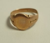 A late Victorian 9 carat rose gold signet ring, Birmingham 1894, finger size L, 4.