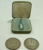 A silver gilt Wedgwood jasperware pendant on chain,