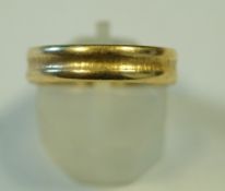 A patterned wedding ring, stamped '18ct', 3.