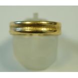 A patterned wedding ring, stamped '18ct', 3.