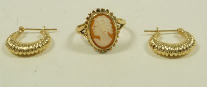 A 9 carat gold shell cameo ring, finger size O1/2, 2.