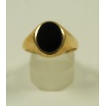 A 9 carat gold onyx signet ring, finger size U, 4.