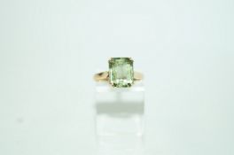 A 14 carat gold synthetic spinel ring, finger size M1/2, 2.