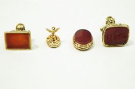 A small 9 carat gold bloodstone seal,