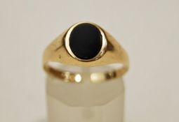 A 9 carat gold onyx set signet ring, finger size P, 2.