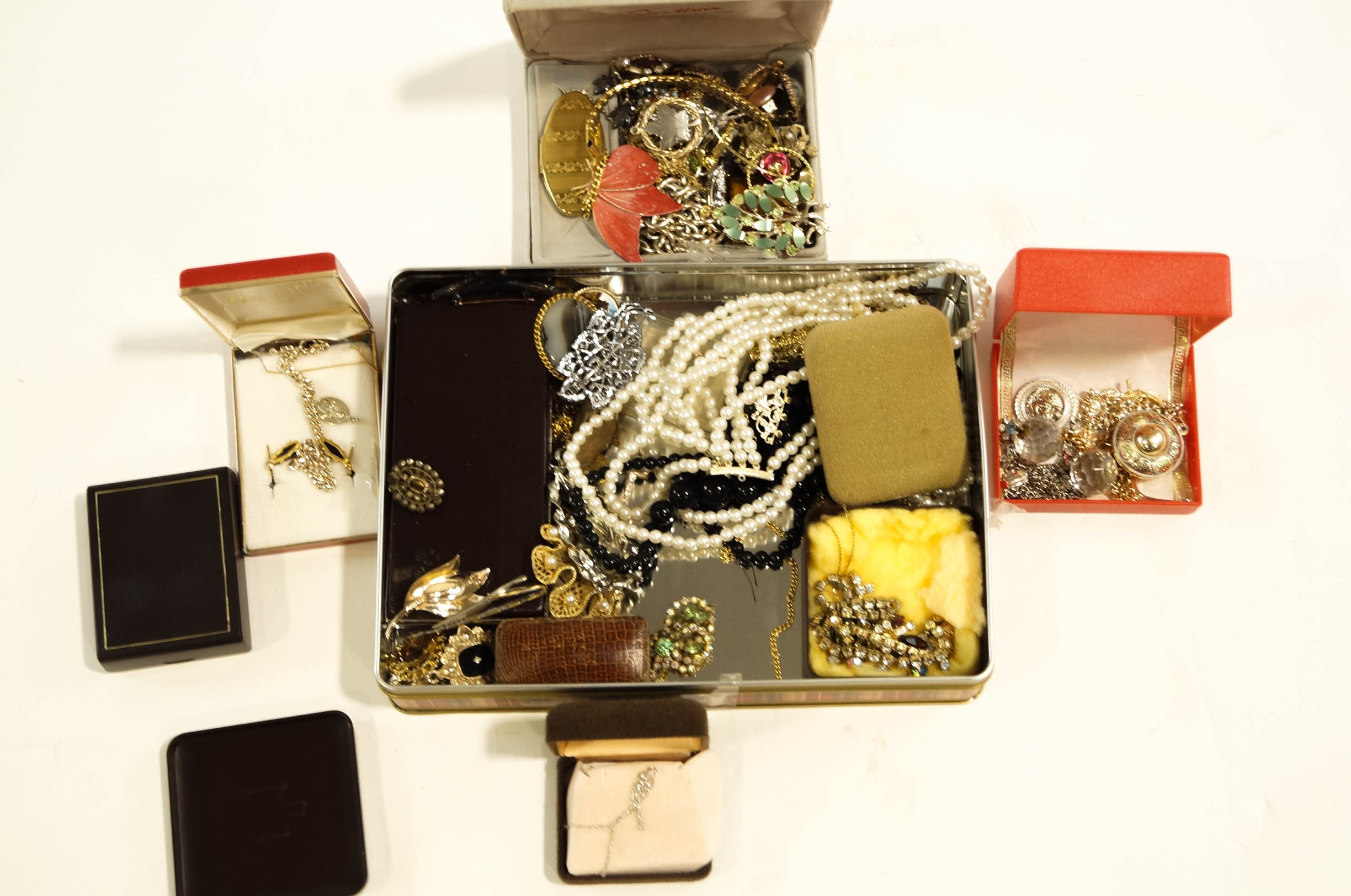 A collection of costume jewellery