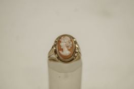 A 9 carat gold shell cameo ring, finger size L, 2.