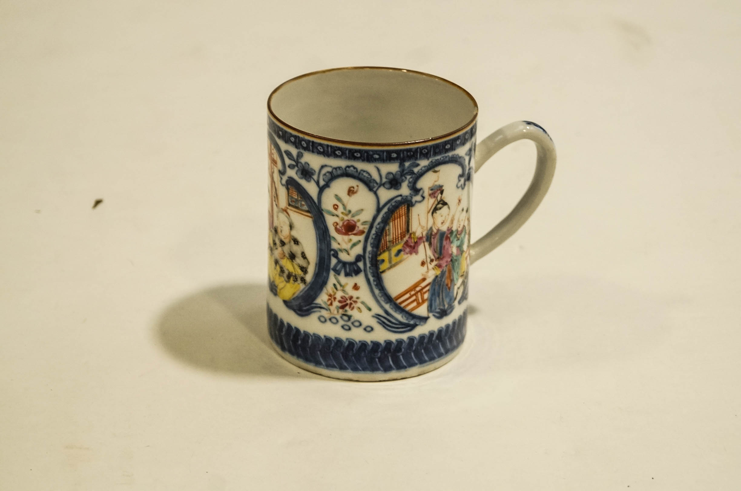 A 19th Century Chinese porcelain mug with cylindrical body,