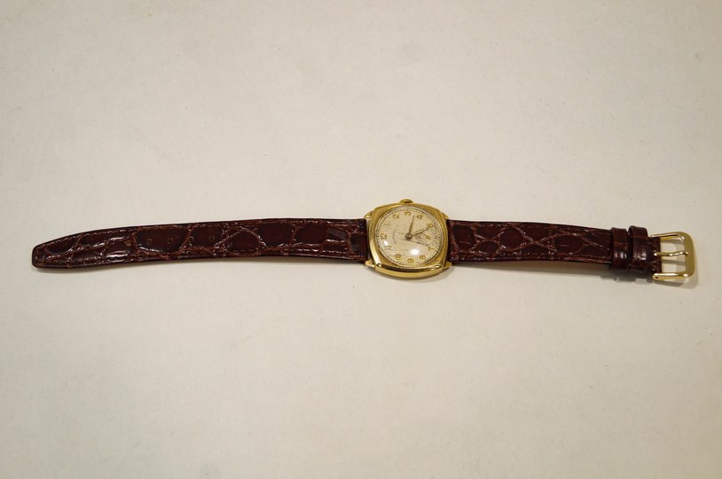 Rotary, a gentleman's 9 carat gold wrist watch,