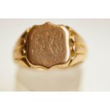 A late Victorian 9ct rose gold shield shaped signet ring, Chester 1901, finger size O, 6.1 grams.