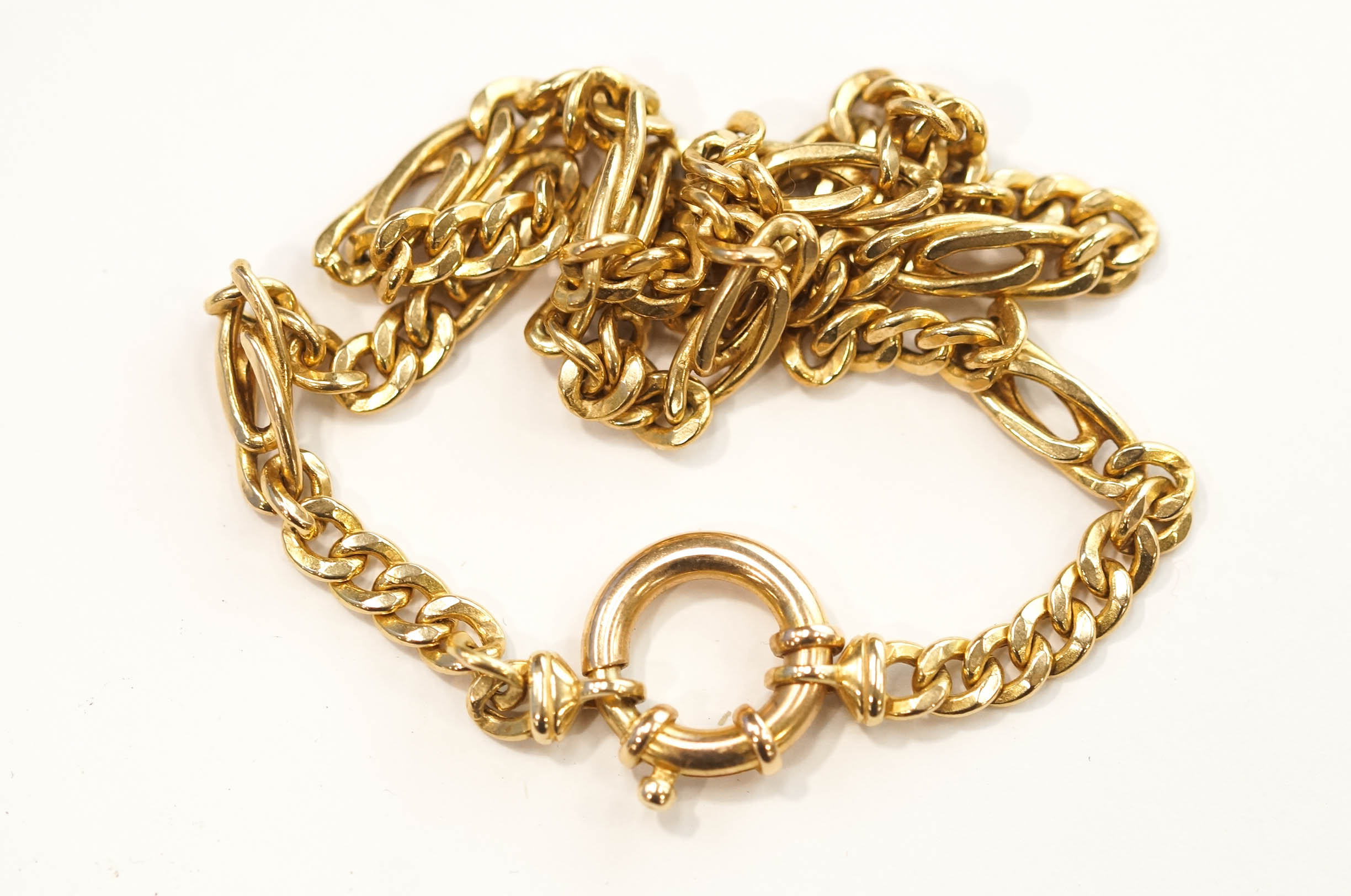 A 9 carat gold chain, of filed figaro type hollow links, 43.5 cm long, 16. - Image 2 of 2