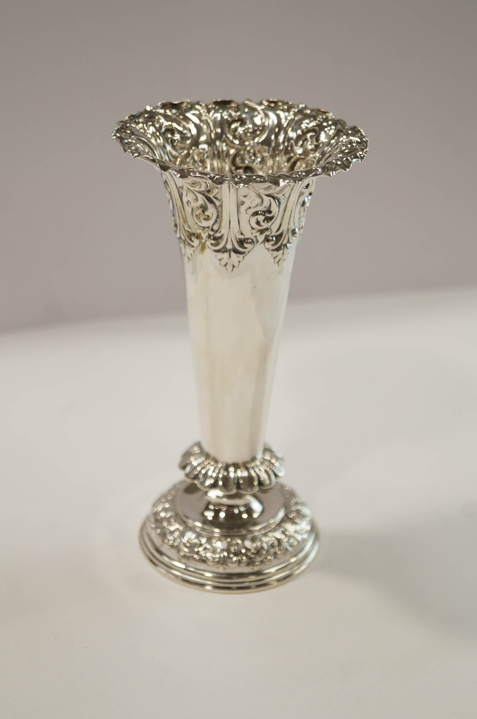 A late Victorian silver bud vase, maker F.Bs. Ltd, Sheffield 1898, 14 cm high, 92g (2. - Image 2 of 3