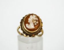 A 9 carat gold shell cameo ring, finger size L1/2, 3.