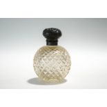 An Edwardian silver mounted hobnail glass scent bottle, Birmingham 1902, 14 cm high, 9.