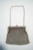 A silver chain mail mesh purse, with London import marks for 1916, 222 g (7.