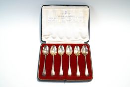 A set of six silver 'British Hallmark' tea spoons, 1935, old English pattern, 97 g (3.