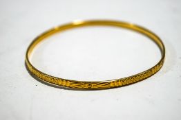 A 22 carat gold bangle, with diamond cut decoration, 3 mm wide, internal diameter 6.4 cm, 12.