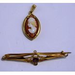 An Edwardian garnet bar brooch, stamped '9ct', 5.1 cm long, 2.