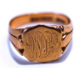 A 9 carat gold signet ring, finger size T, 6.