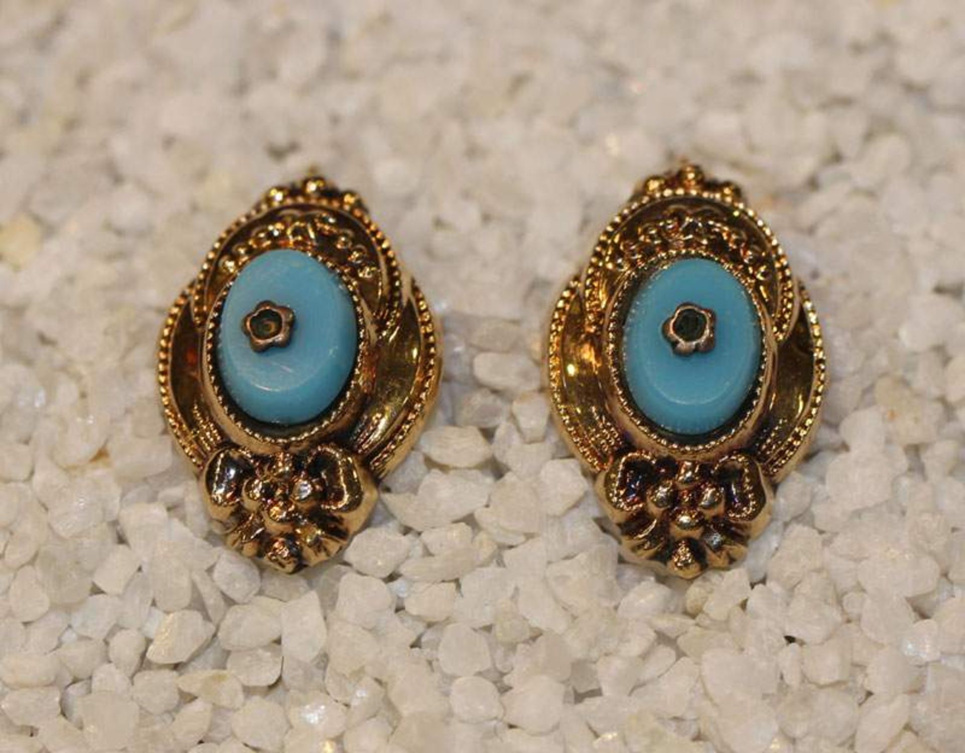 Paar 14 k Gelbgold Trachten-Ohrringe mit blauem Glas, Perlchen fehlen