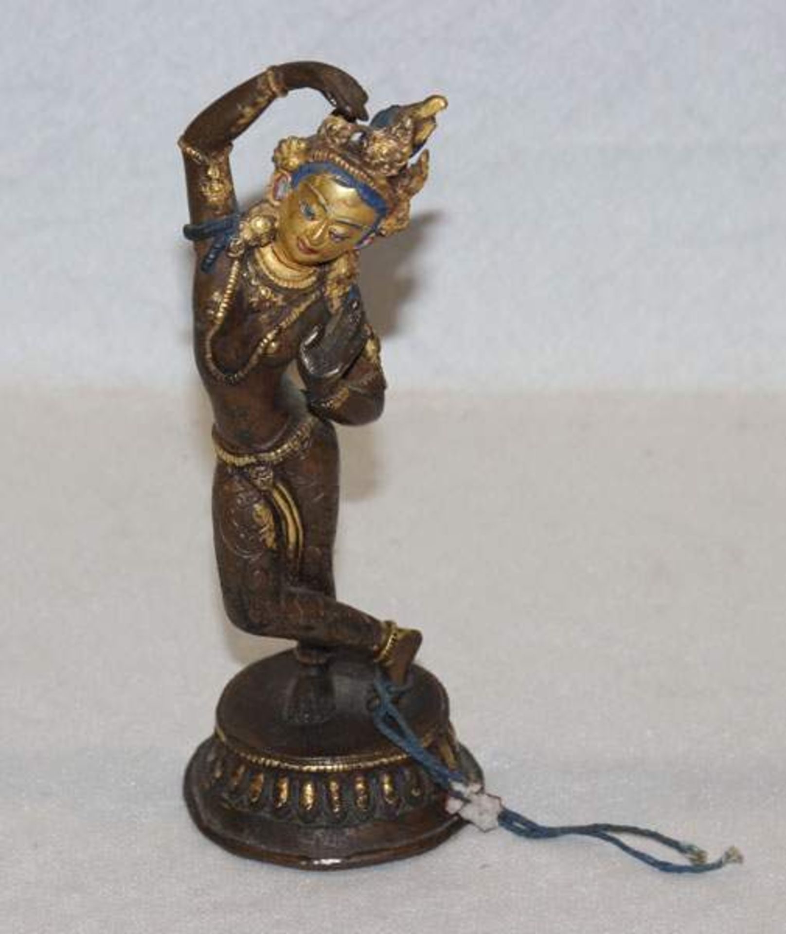 Asiatische Figurenskulptur, wohl Parvati, Bronze?, teils bemalt, H 20 cm