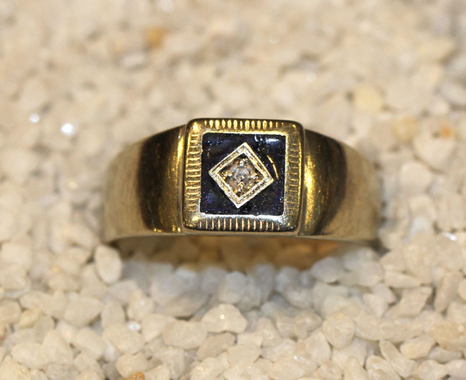 18 k Weißgold Ring mit kleinem Diamant und schwarzem Email, beschädigt, 5 gr., Gr. 54