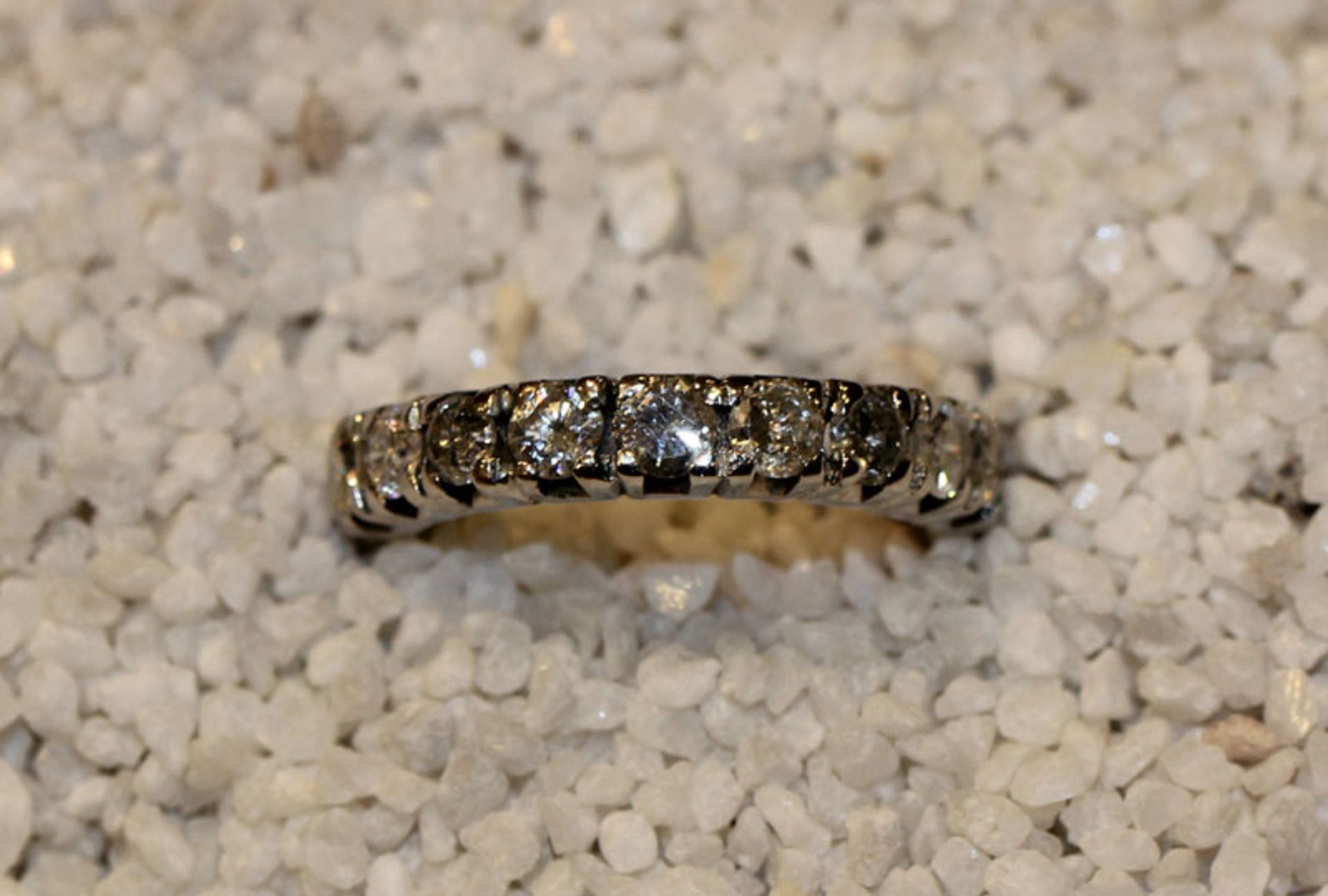 14 k Weißgold Memoryring mit ca. 2 ct., Diamanten, 3,7 gr., Gr. 51, klassische Handarbeit