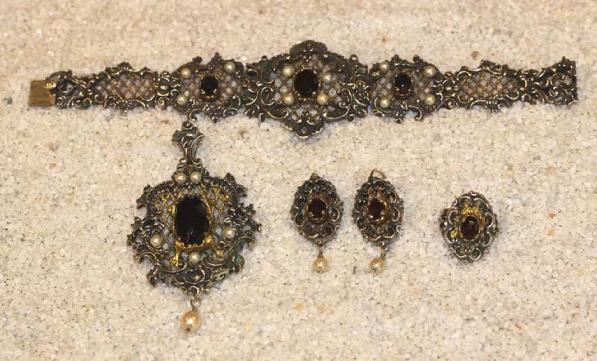 Trachten-Schmuckset, 800 Silber, teils vergoldet und mit Granaten besetzt, 123 gr., Armband, L 18,
