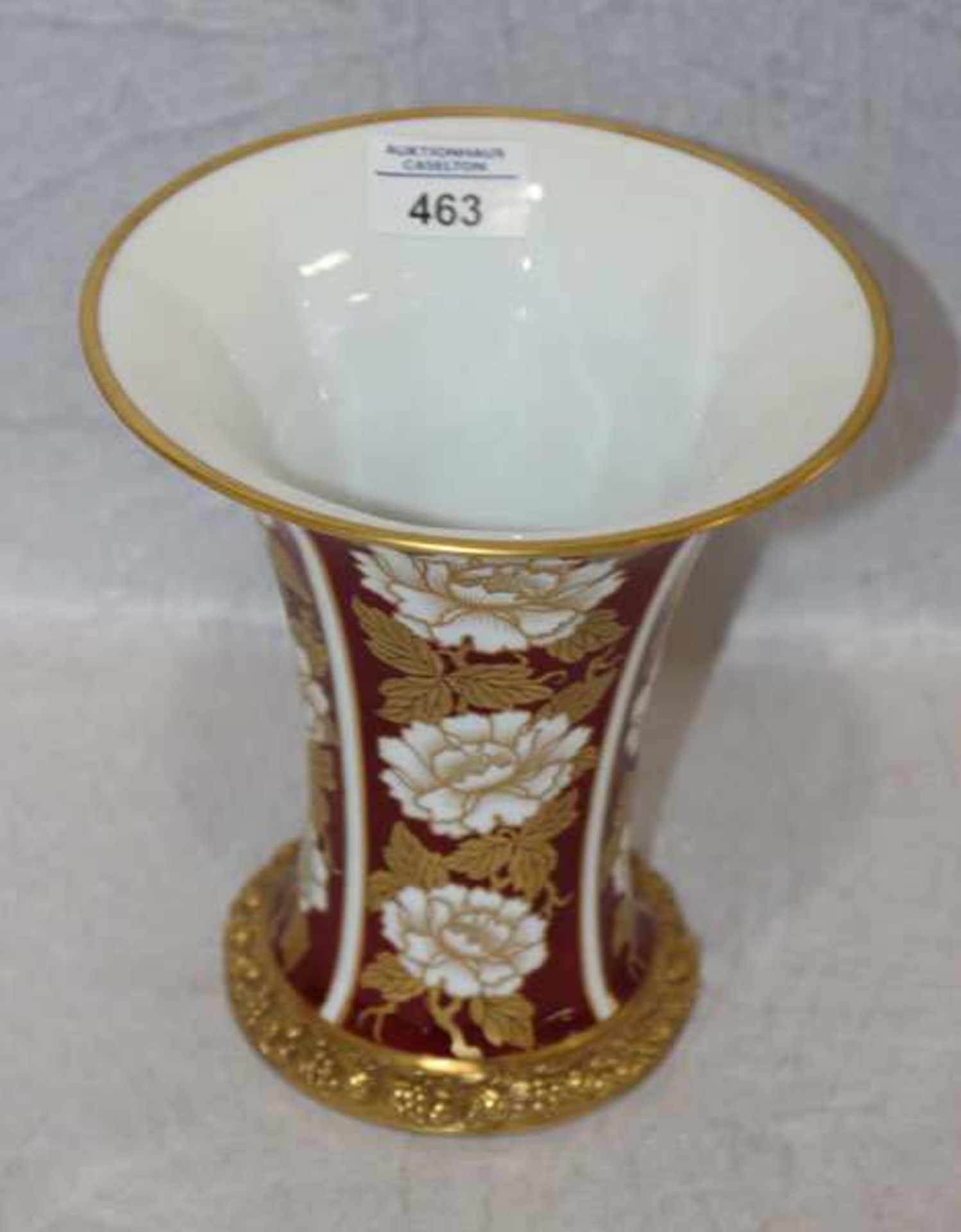 Rosenthal Blumenvase, Entwurf von Ph. Rosenthal, Blumendekor und Reliefrand, H 20 cm, D 18 cm