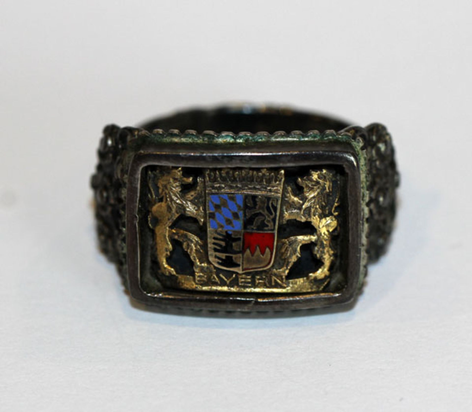 Silber Ring mit bayerischem Wappendekor, teils emailliert, Gr. 64