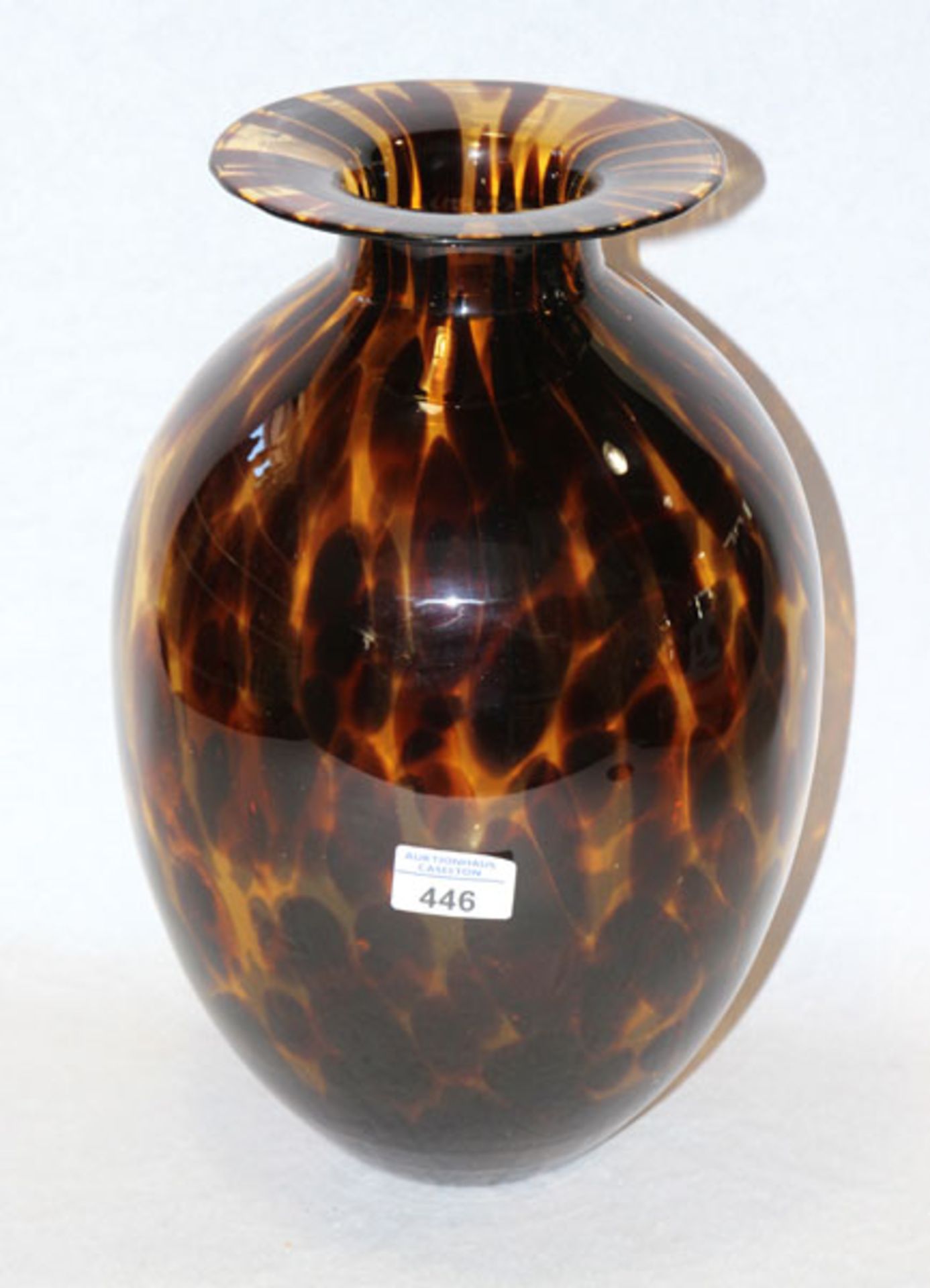 Glasvase in bauchiger Form und braungeflecktem Dekor, H 37 cm, D 23 cm