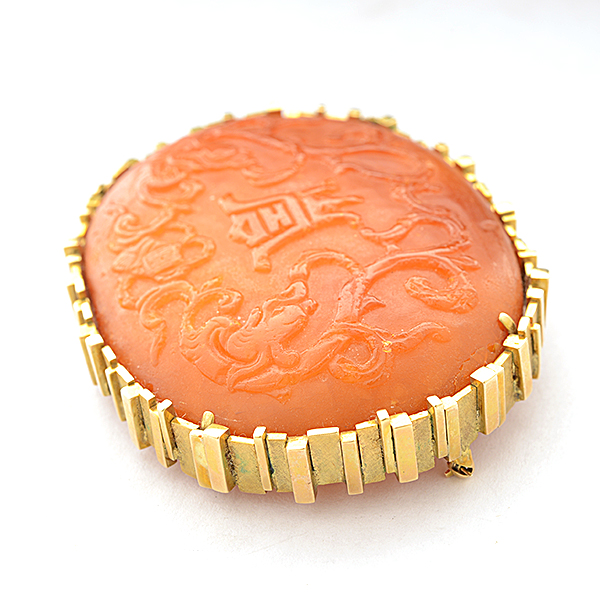 Asian Amber, 14k Yellow Gold Pendant Brooch. Featuring a large carved and pierced amber segment - Image 3 of 4