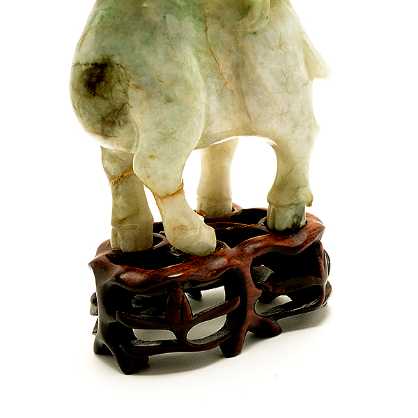 A Pair of Jadeite Figures of Deer Carved in mirror image with each deer grasping a lingzhi branch in - Image 9 of 9